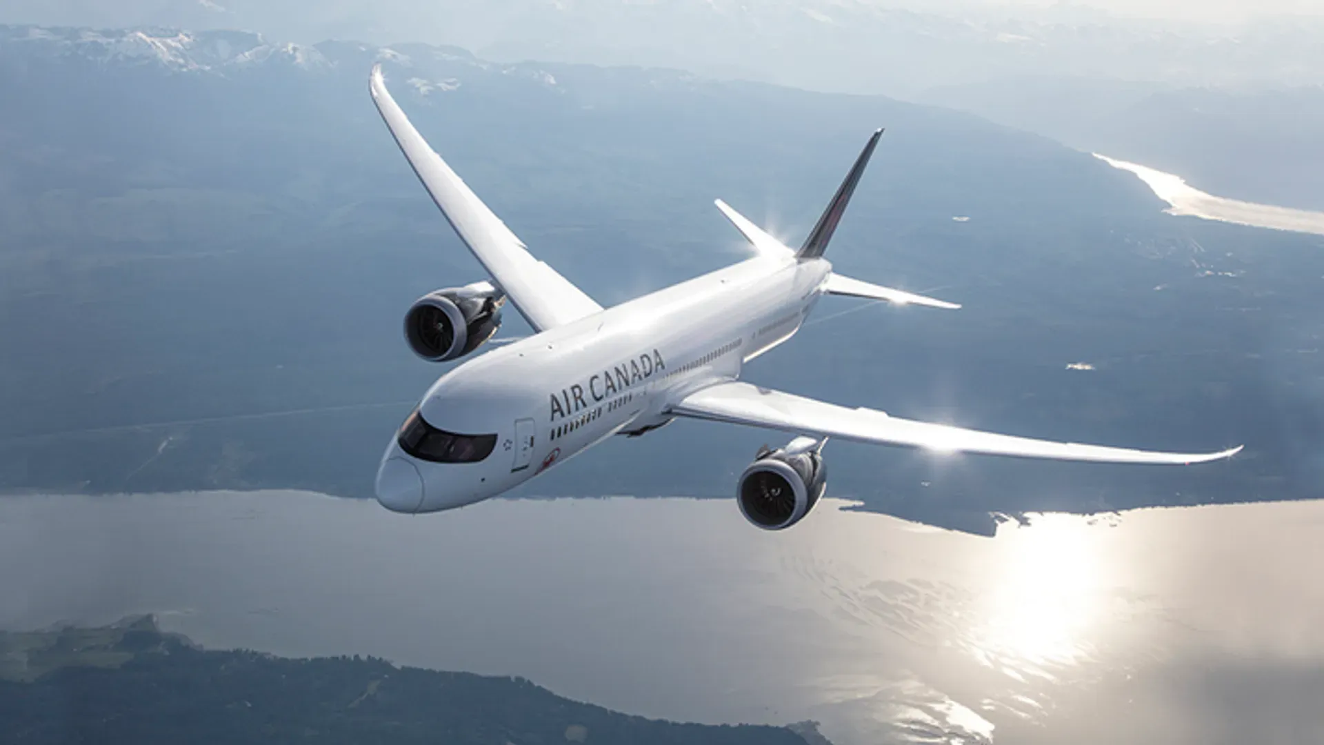 Avion d'Air Canada aux nouvelles couleurs de la compagnie