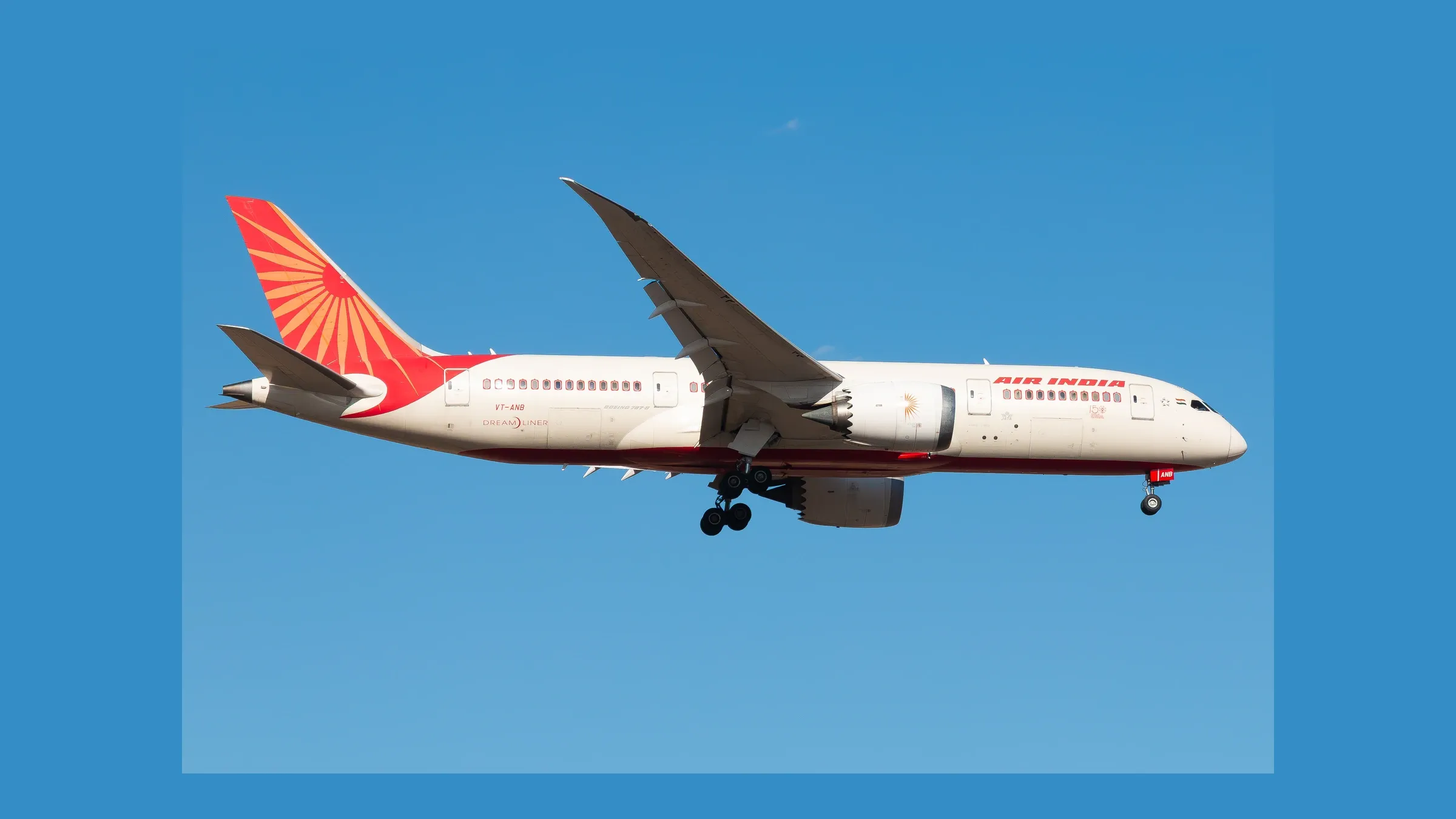 Boeing 787-8 Air India VT-ANB en approche.