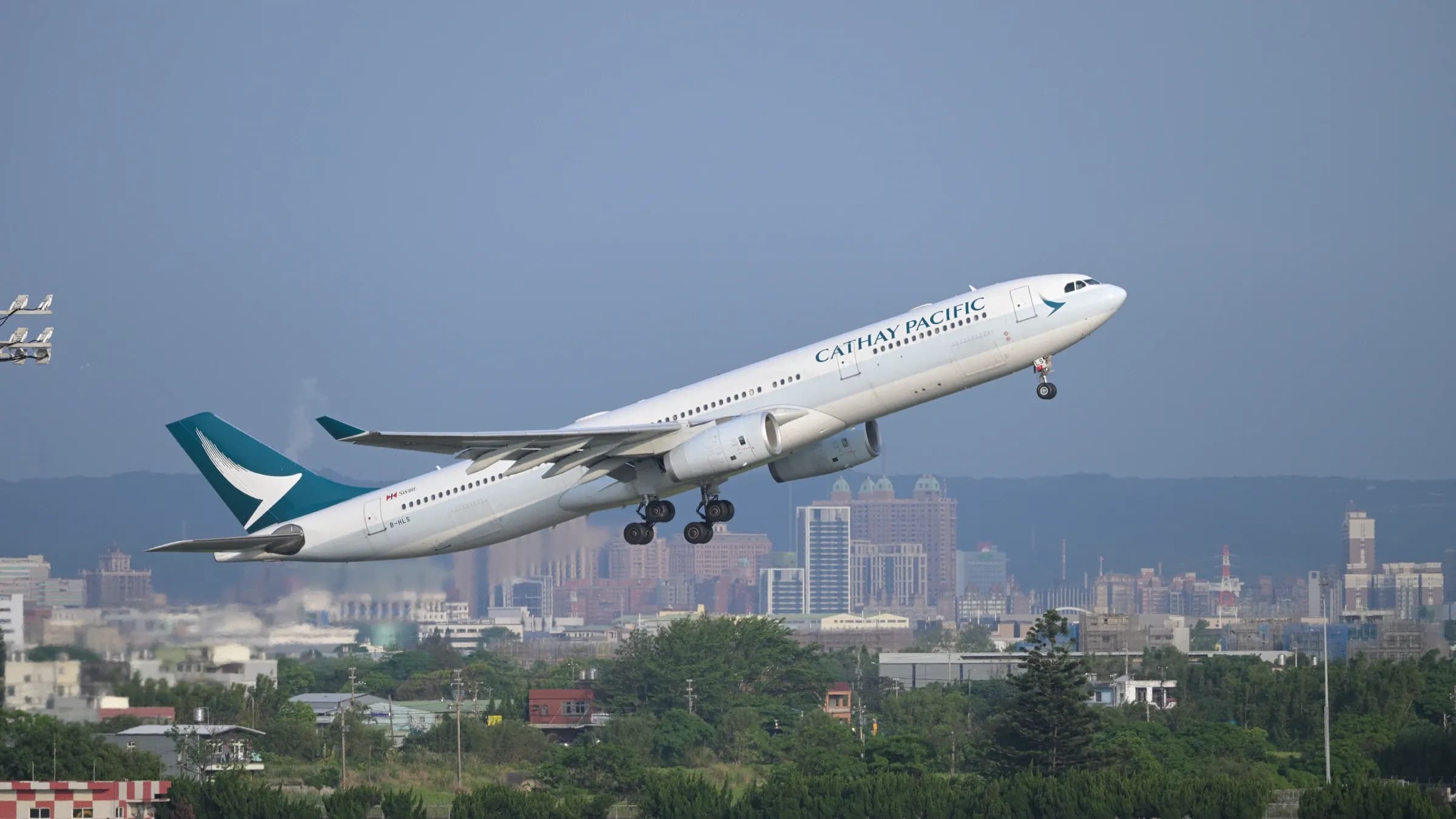 Cathay Pacific Airbus A330-300 B-HLS taking off from Taoyuan.