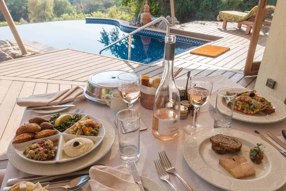 Avis&nbsp;: Al Maha, a Luxury Collection Desert Resort & Spa, Dubai - al maha bedouin suite repas 02