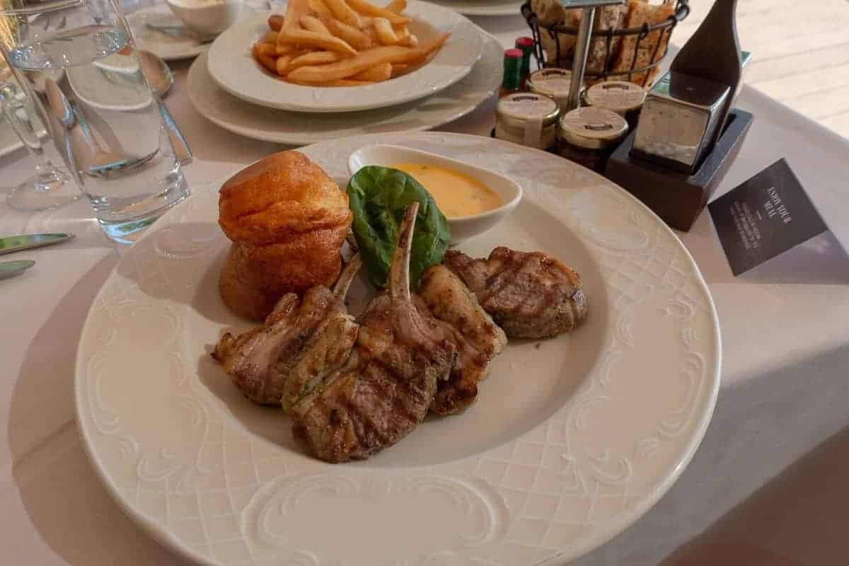 Avis&nbsp;: Al Maha, a Luxury Collection Desert Resort & Spa, Dubai - al maha bedouin suite repas 06