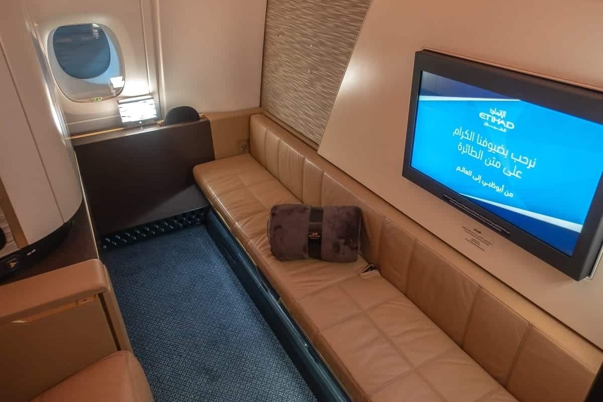 Avis Etihad Airways A380 First Class Apartment Auh Cdg Milesopedia 0239