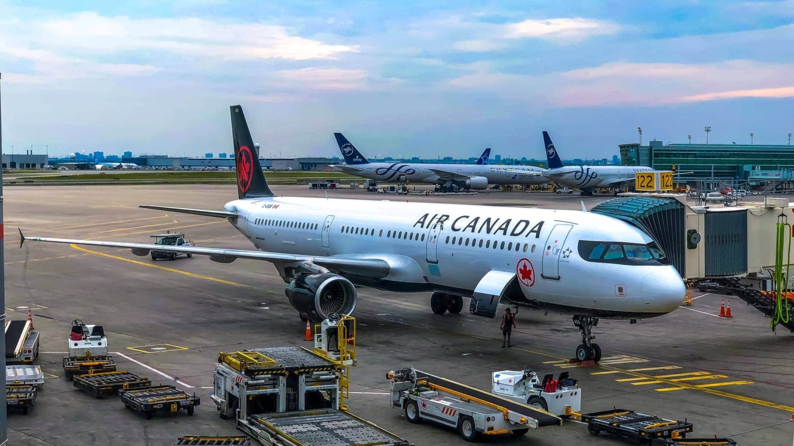 Marriott Bonvoy Credit Cards: How to Get Free Hotel Nights - featured air canada montreal
