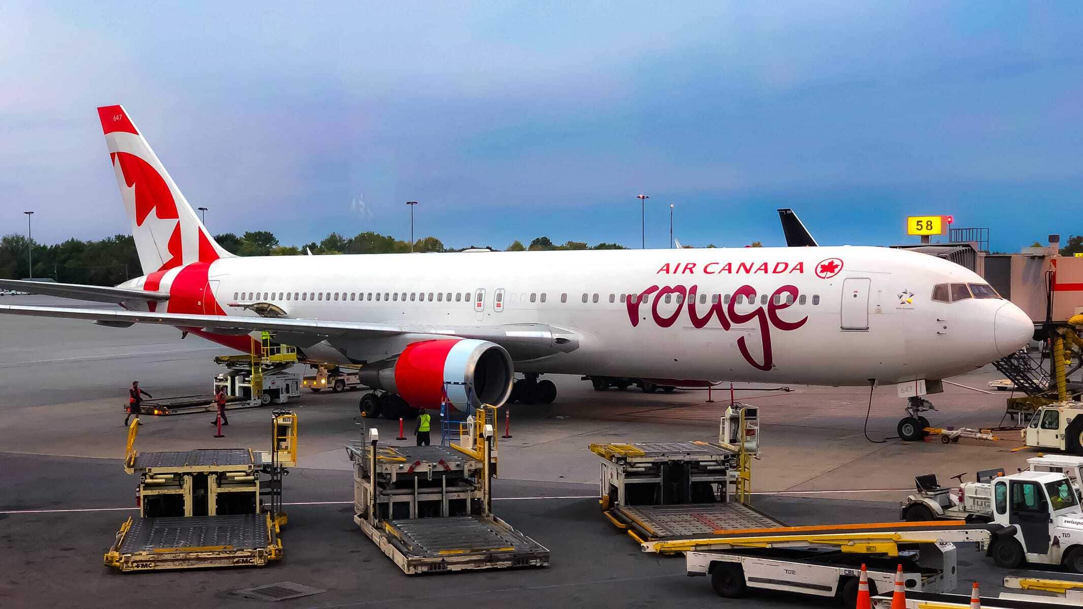 featured air canada rouge 1