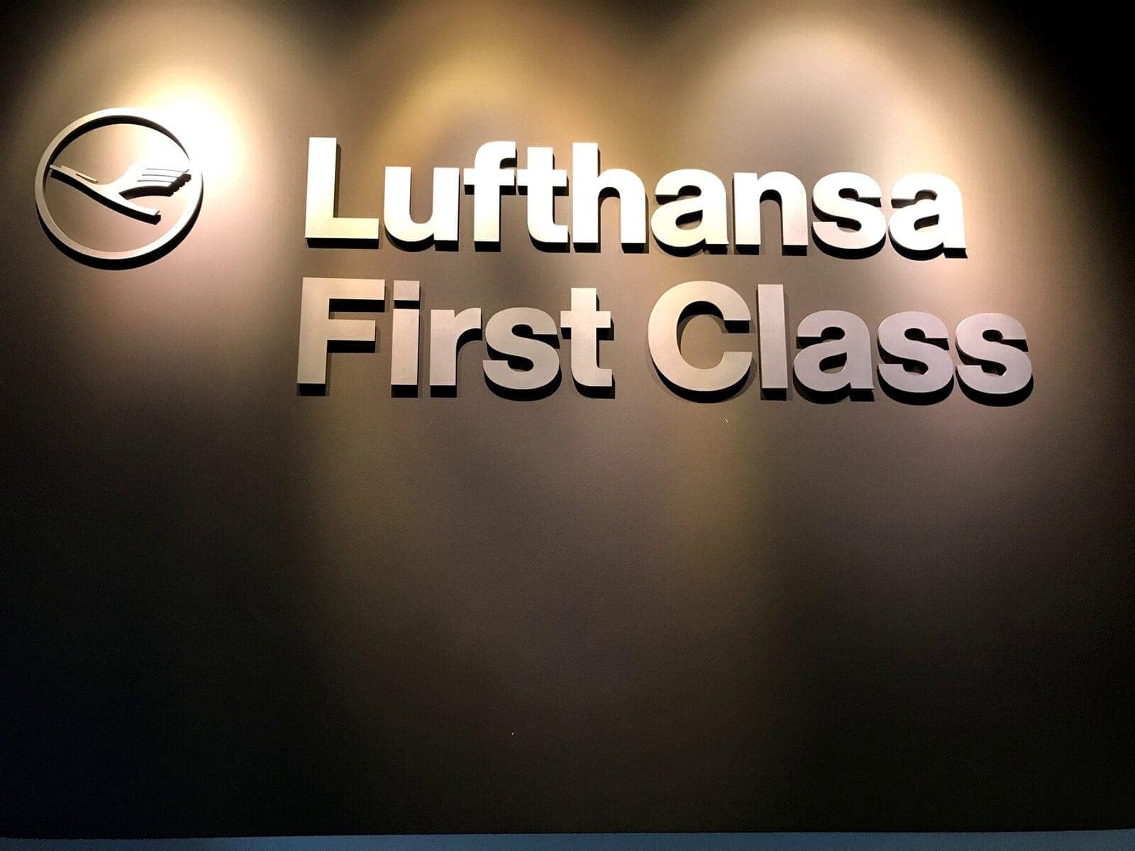 lufthansa first class lounge frankfurt 11