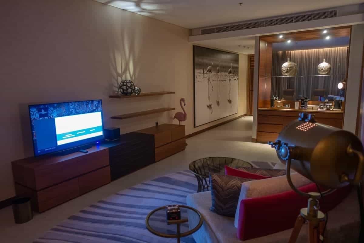 Review: The St. Regis, Downtown Dubai (formerly Renaissance) | Marriott Bonvoy - renaissance downtown hotel dubai chambre 08