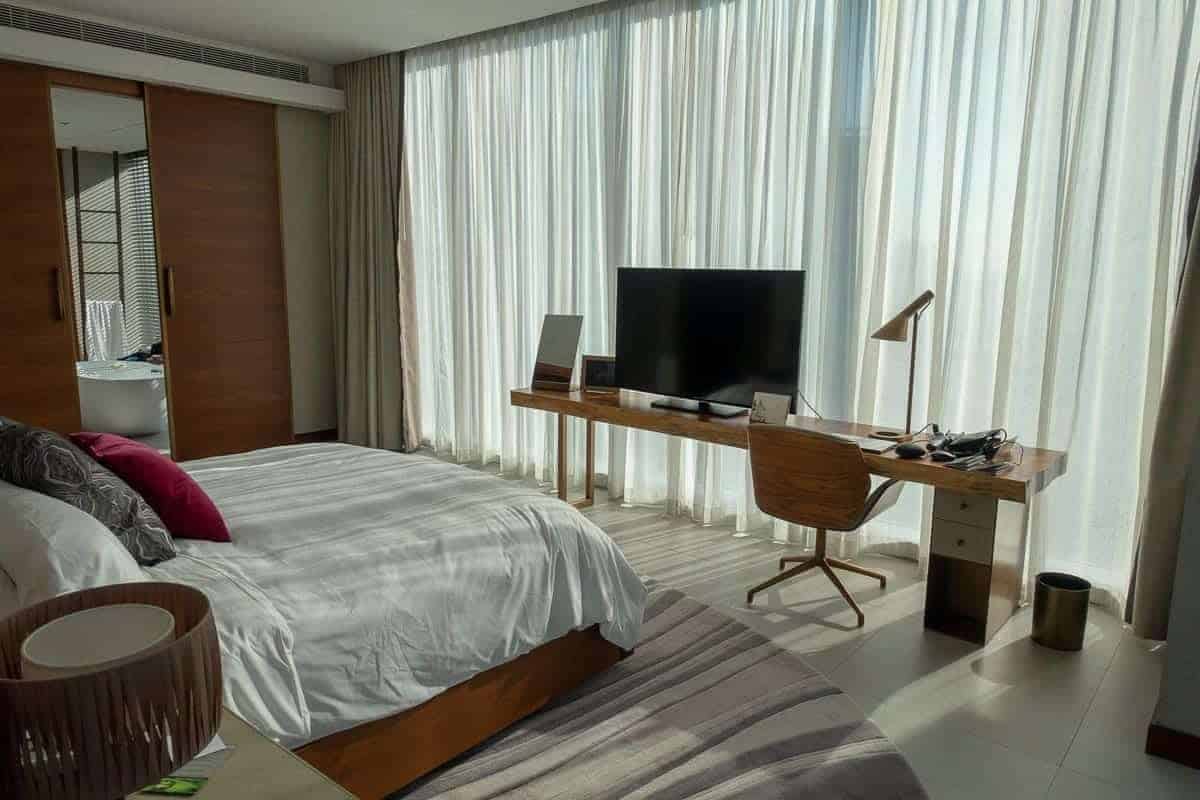 Review: The St. Regis, Downtown Dubai (formerly Renaissance) | Marriott Bonvoy - renaissance downtown hotel dubai chambre 15