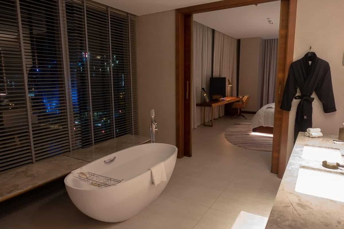 Review: The St. Regis, Downtown Dubai (formerly Renaissance) | Marriott Bonvoy - renaissance downtown hotel dubai chambre 20