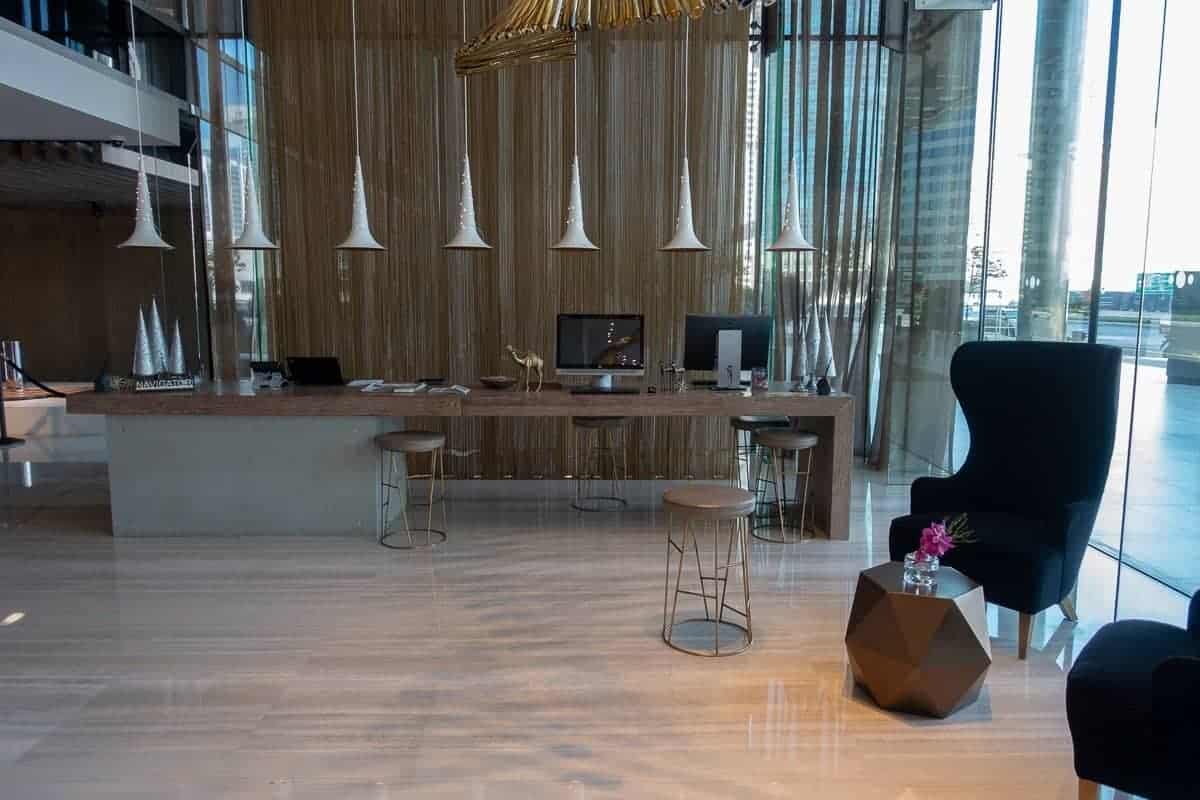Review: The St. Regis, Downtown Dubai (formerly Renaissance) | Marriott Bonvoy - renaissance downtown hotel dubai lobby 03