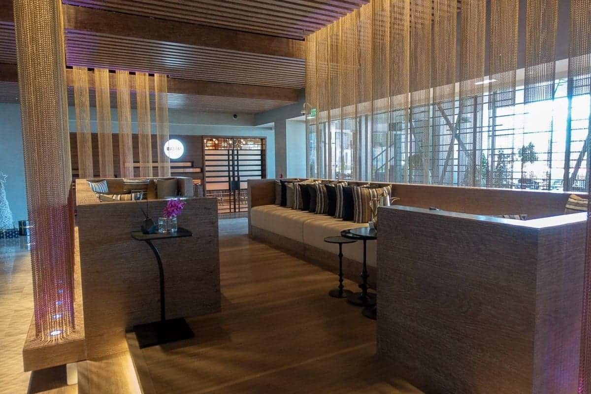 Review: The St. Regis, Downtown Dubai (formerly Renaissance) | Marriott Bonvoy - renaissance downtown hotel dubai lobby 10