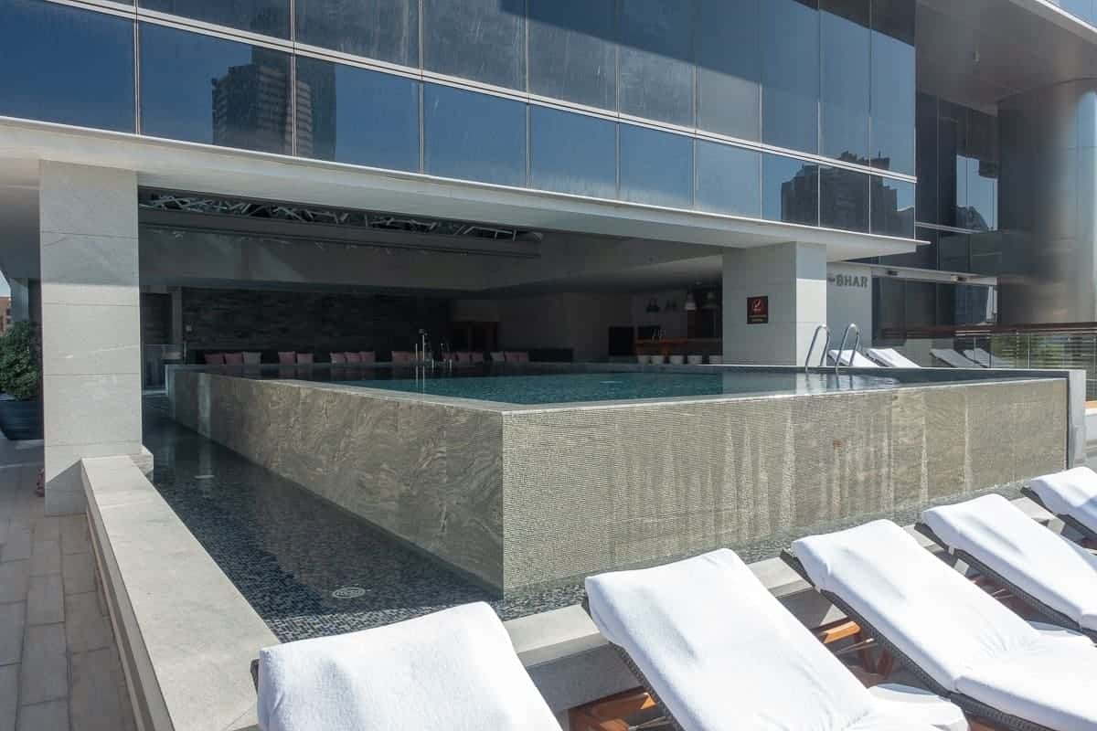 Review: The St. Regis, Downtown Dubai (formerly Renaissance) | Marriott Bonvoy - renaissance downtown hotel dubai piscine 02