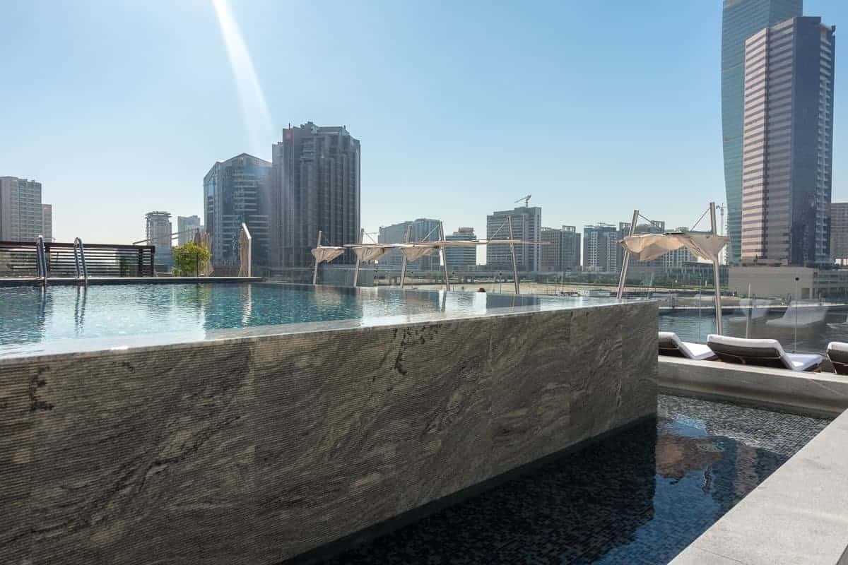 Review: The St. Regis, Downtown Dubai (formerly Renaissance) | Marriott Bonvoy - renaissance downtown hotel dubai piscine 03