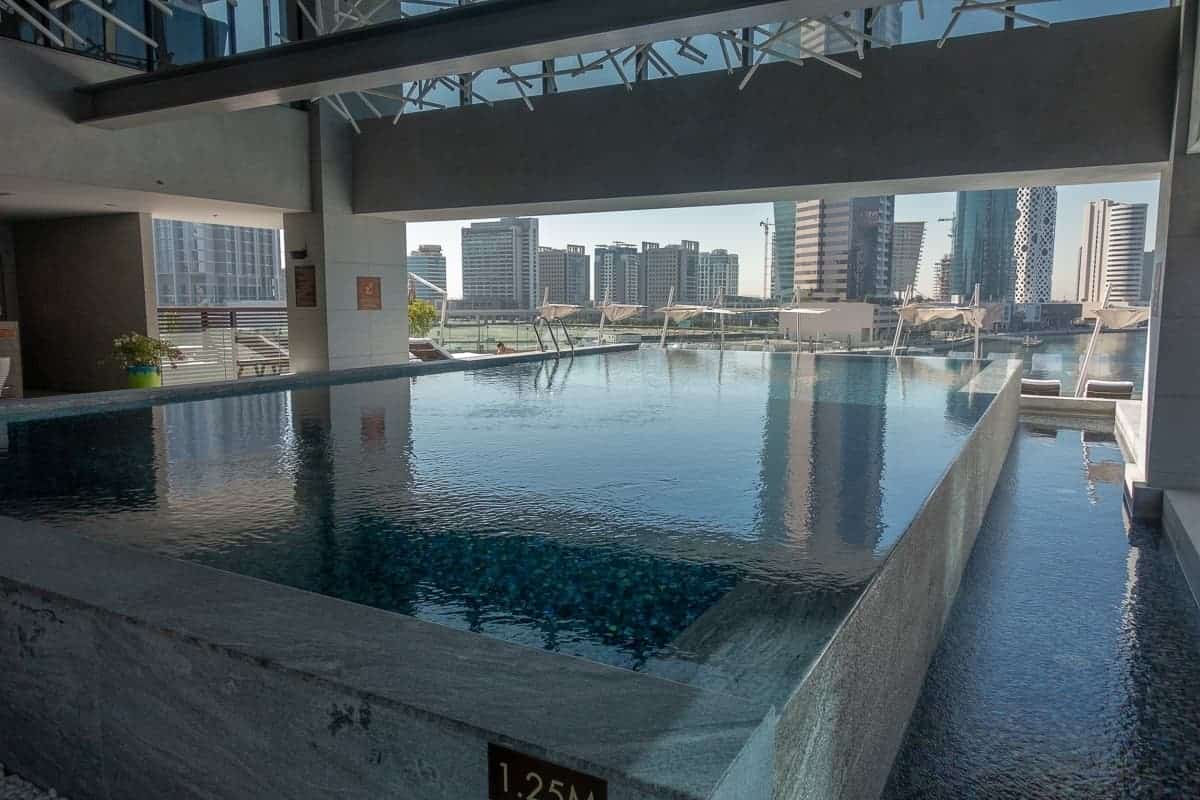 Review: The St. Regis, Downtown Dubai (formerly Renaissance) | Marriott Bonvoy - renaissance downtown hotel dubai piscine 04