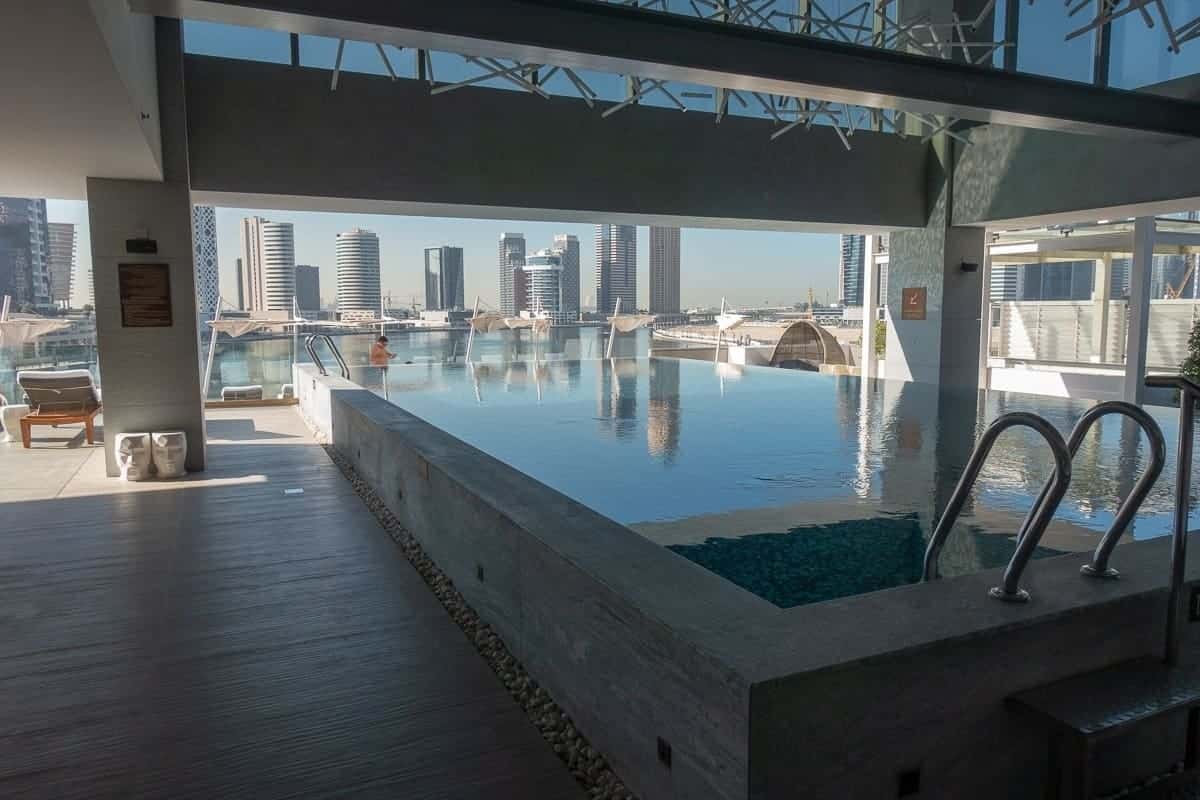 Review: The St. Regis, Downtown Dubai (formerly Renaissance) | Marriott Bonvoy - renaissance downtown hotel dubai piscine 06