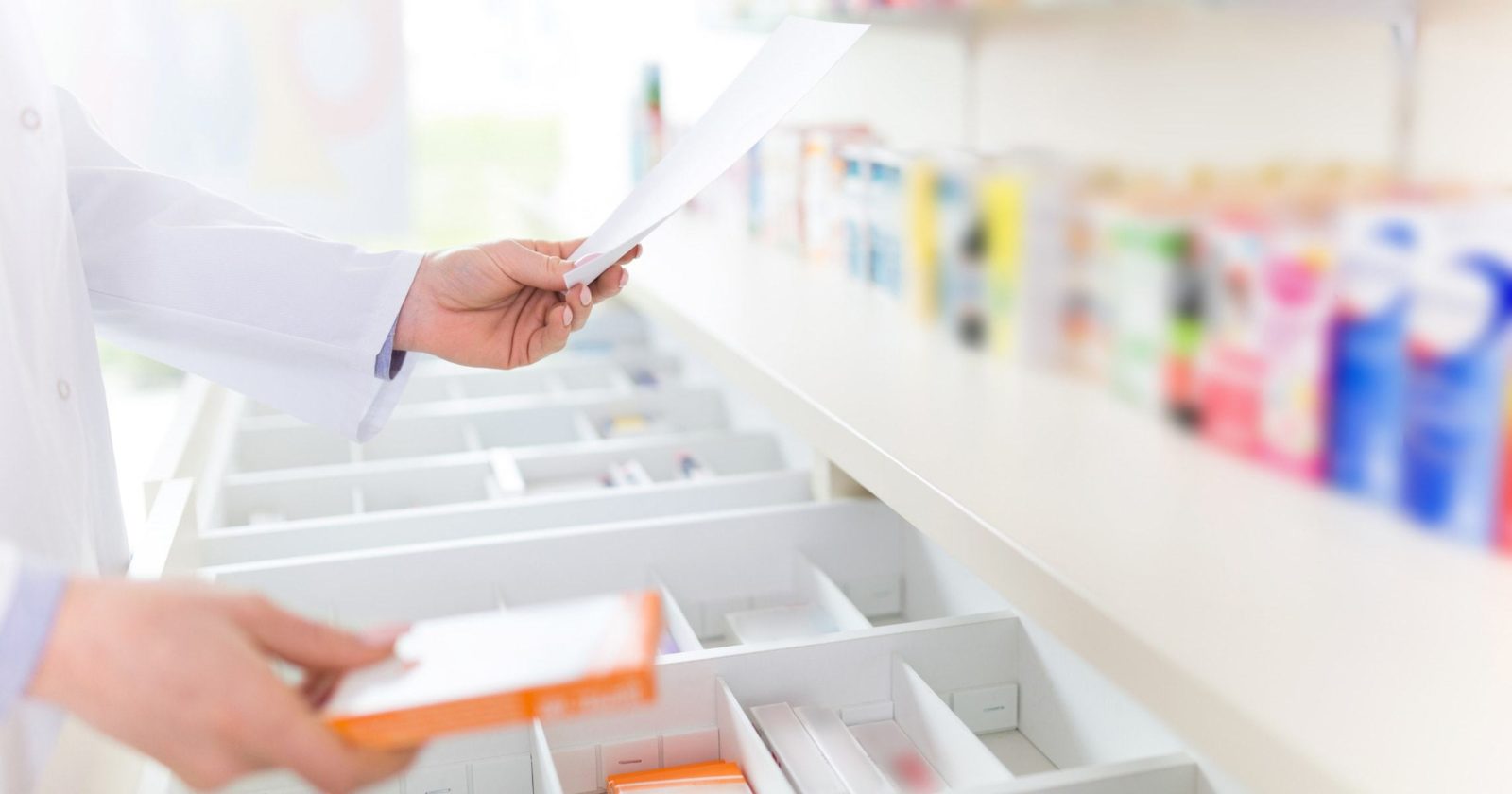 The Best Credit Cards For Drugstore Purchases - featured pharma medic