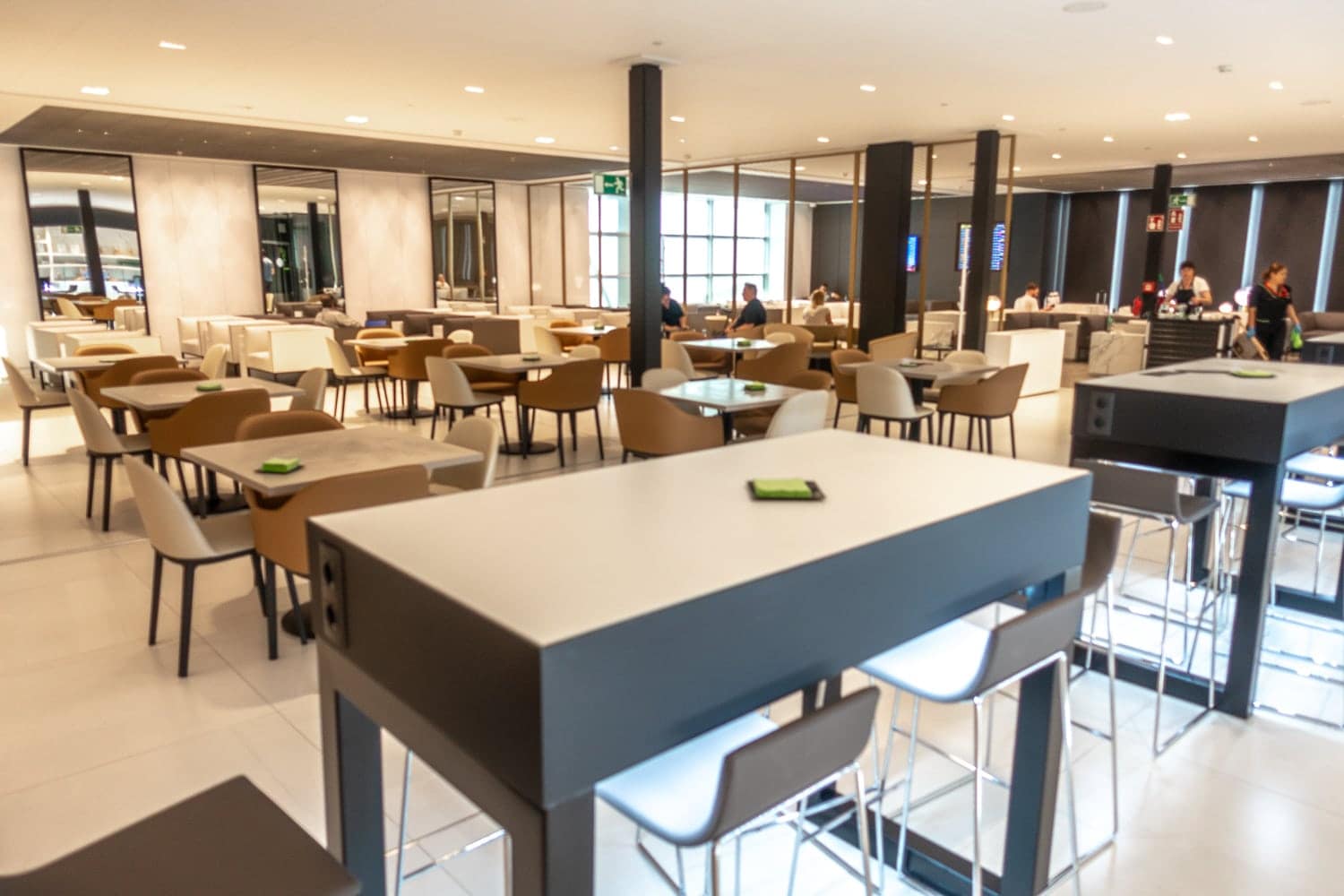 Review: The Sala VIP Canudas lounge at Barcelona Airport - BCN - Salon Priority Pass Barcelona SALA VIP CANUDAS 01