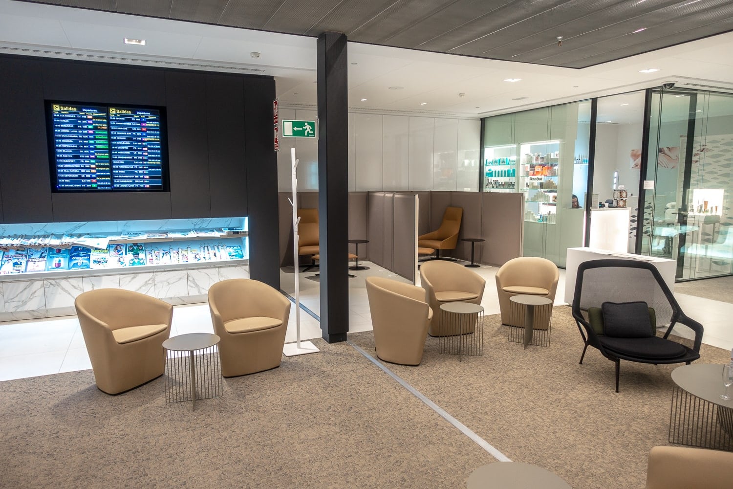Review: The Sala VIP Canudas lounge at Barcelona Airport - BCN - Salon Priority Pass Barcelona SALA VIP CANUDAS 13