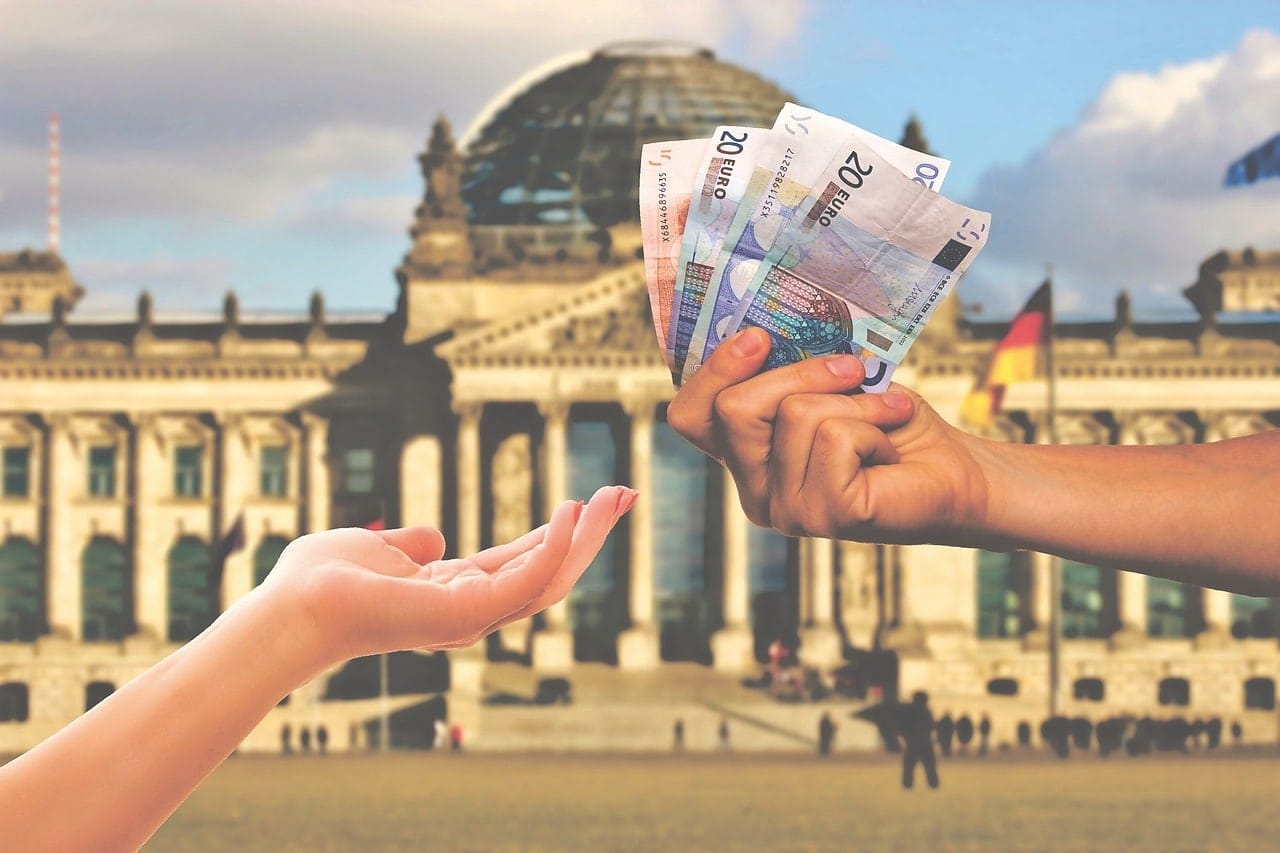 Guide : Économiser sur les transactions en devises étrangères - money 3864576 1280
