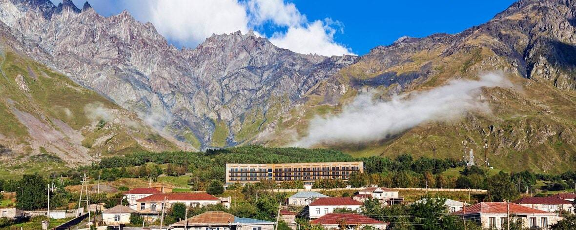 Géorgie&nbsp;: Guide de voyage | Itinéraires et Incontournables - tbsdk hotel mountain 8864 hor feat