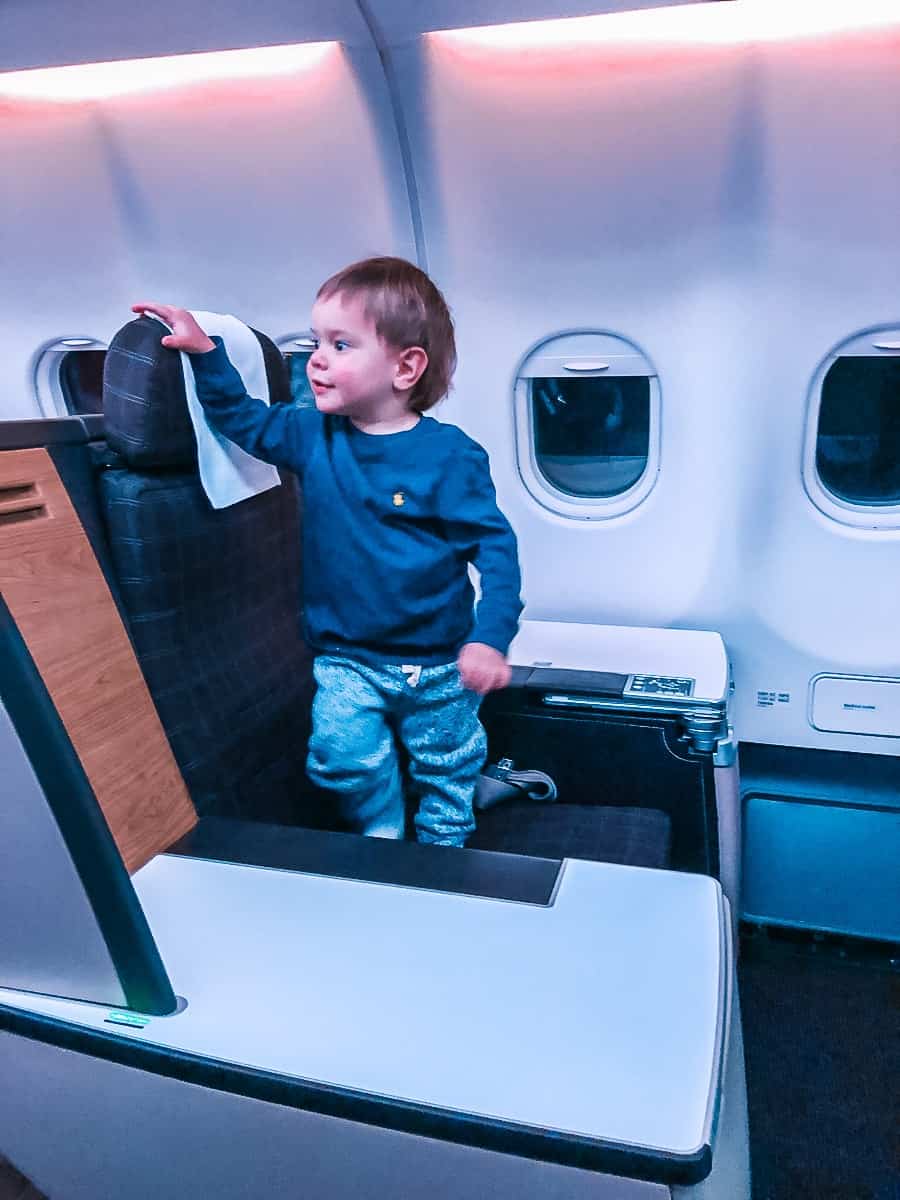 Guide&nbsp;: Mes astuces pour voyager en avion avec ou sans enfants - Arthur avion