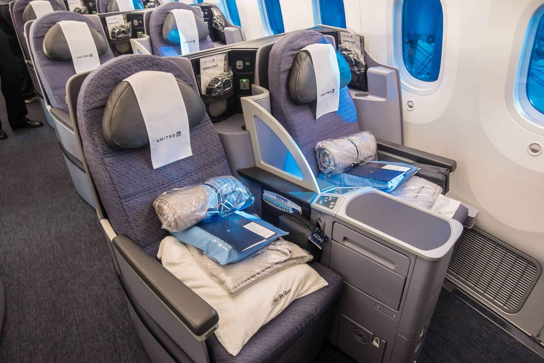United Airlines Business Class 787 01