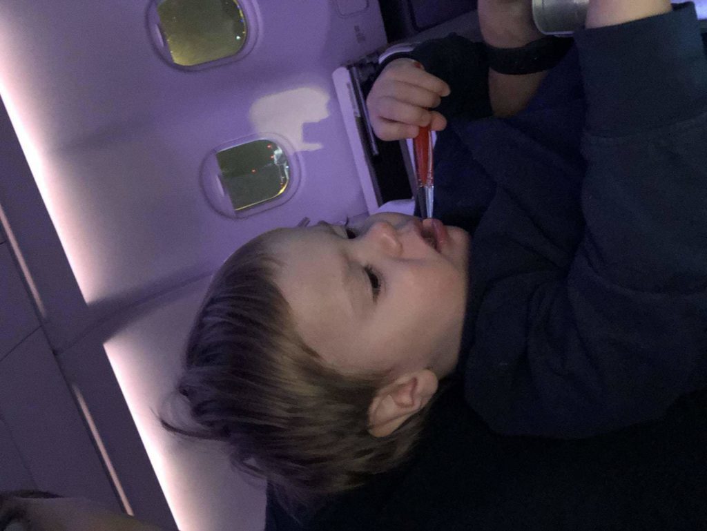 Arthur brosse à dent avion