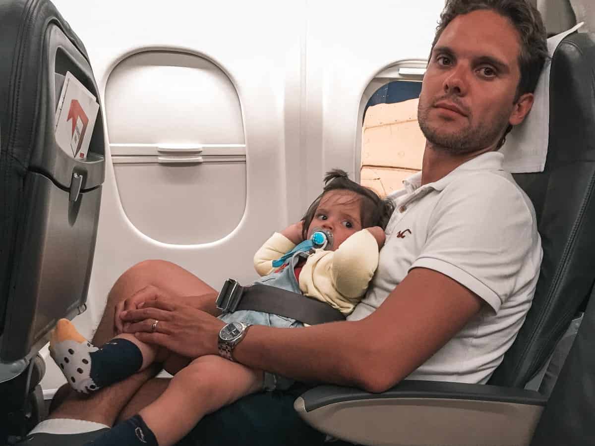 Guide&nbsp;: Mes astuces pour voyager en avion avec ou sans enfants - papa alex malte avion