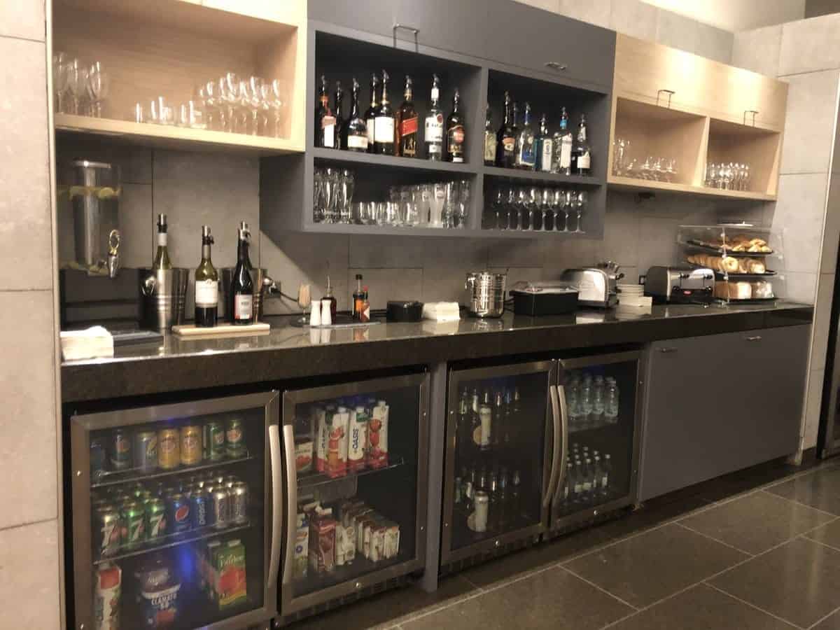 Avis: Salon VIP de l’Aéroport international Jean-Lesage de Québec (YQB) - salon VIP de YQB Quebec Jean Lesage Intl 4