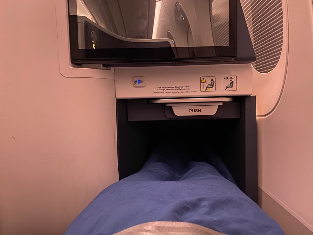 Air France Business Class Reviews and opinions - A350 - Toronto - Paris