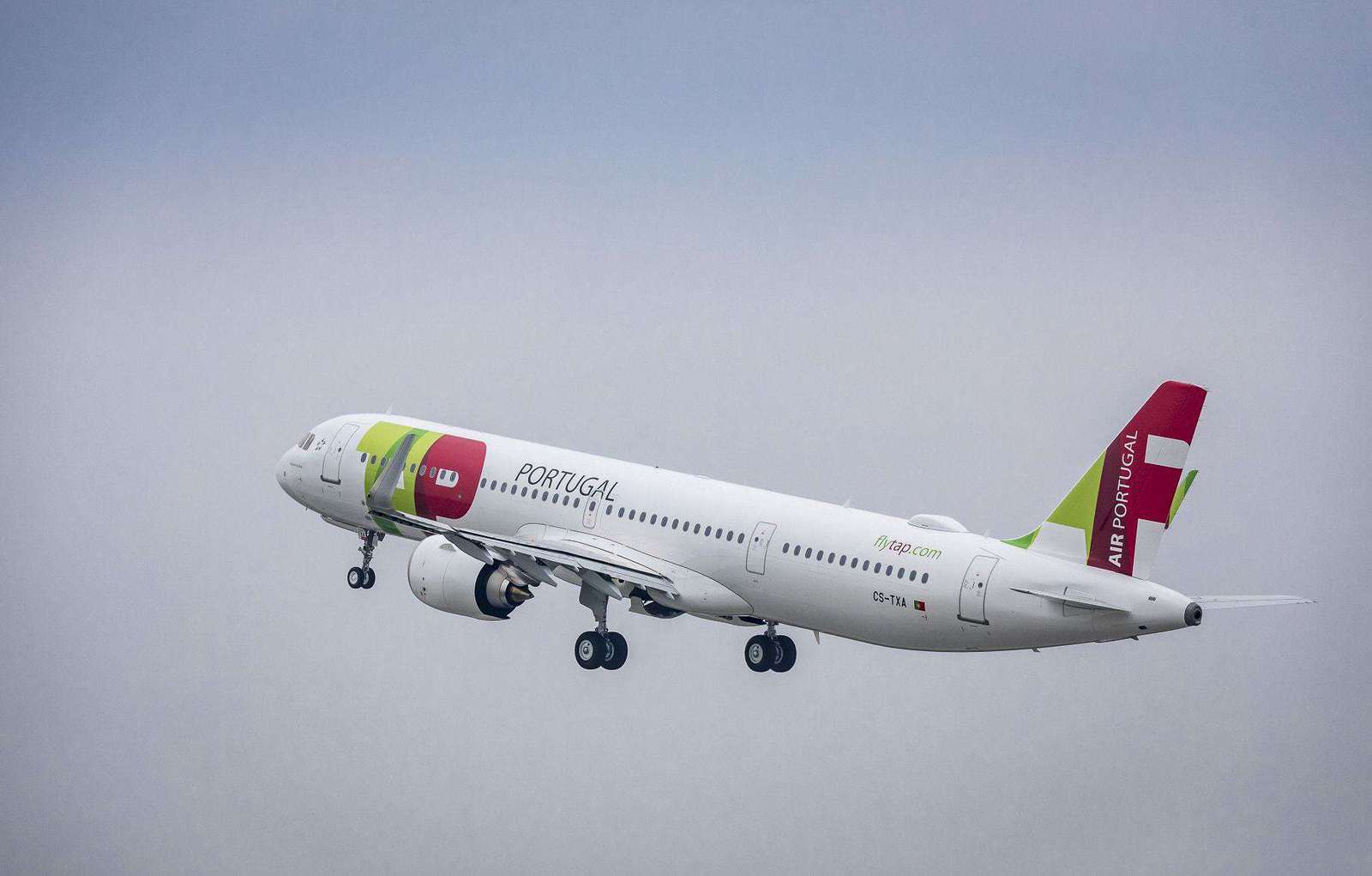 A Direct Flight From Montreal to Lisbon With Tap Air Portugal