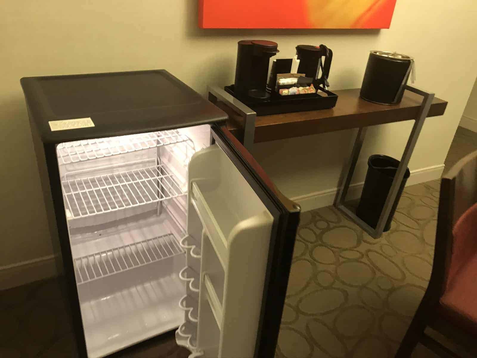 Avis&nbsp;: Delta Hotels Ottawa City Centre | Marriott Bonvoy - Réfrigérateur et cafetière