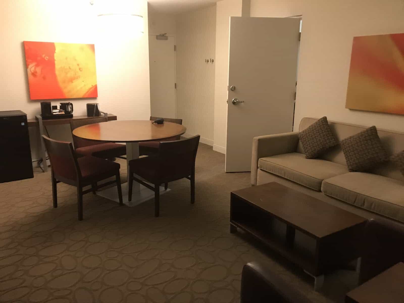 Avis&nbsp;: Delta Hotels Ottawa City Centre | Marriott Bonvoy - 2ème pièce communiquante