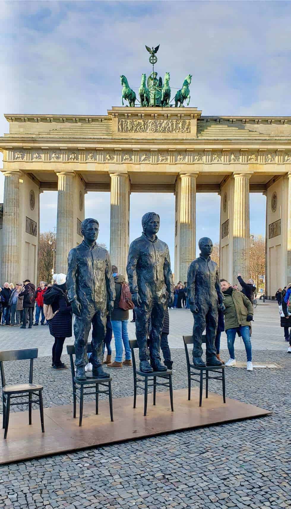 Allemagne&nbsp;: Travail nomade à Berlin - Brandenburger Tor et statue temporaire