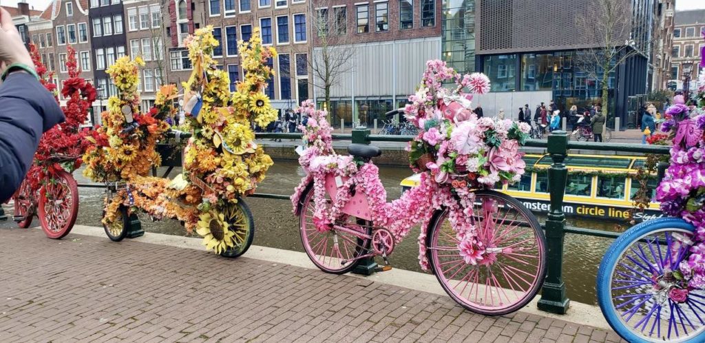 Vélos décorés près de l'église Westerkerk