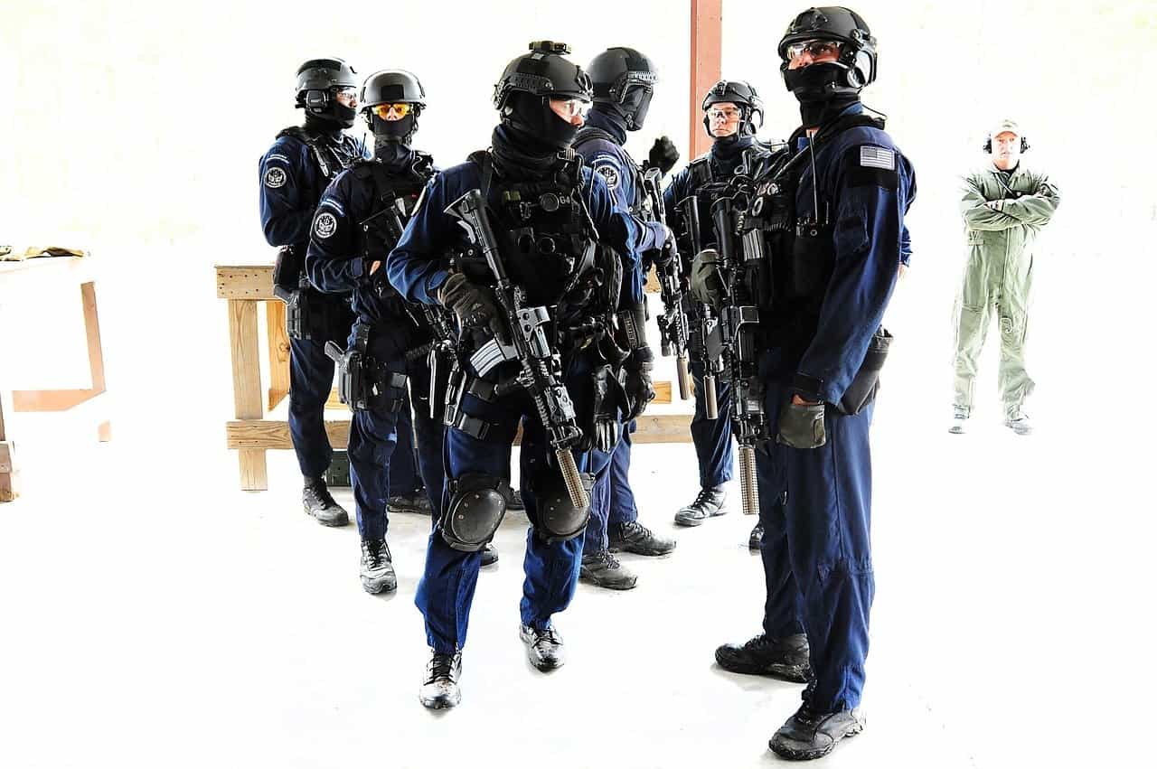 Travel safety: your person and your belongings - Security Response Team 984752 1280