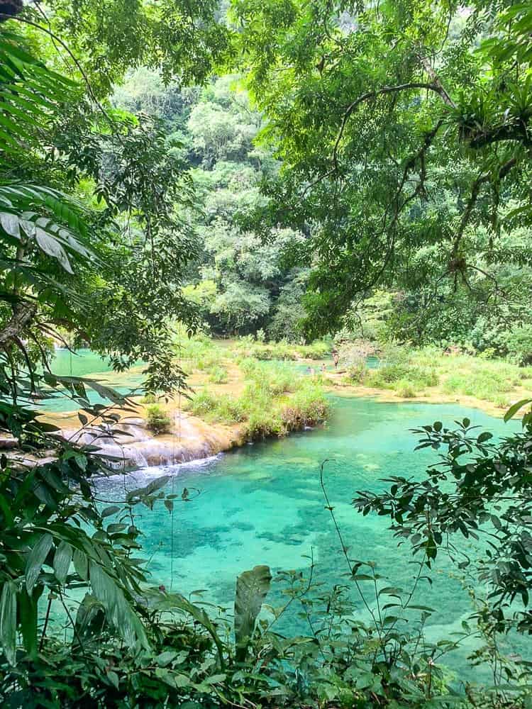 Semuc Champey rivière eau turquoise