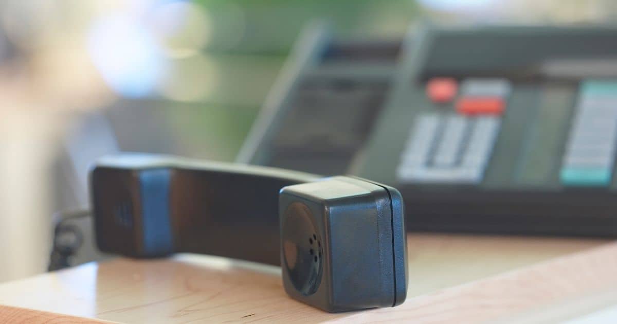 Negotiate your annual credit card fee - telephone attente
