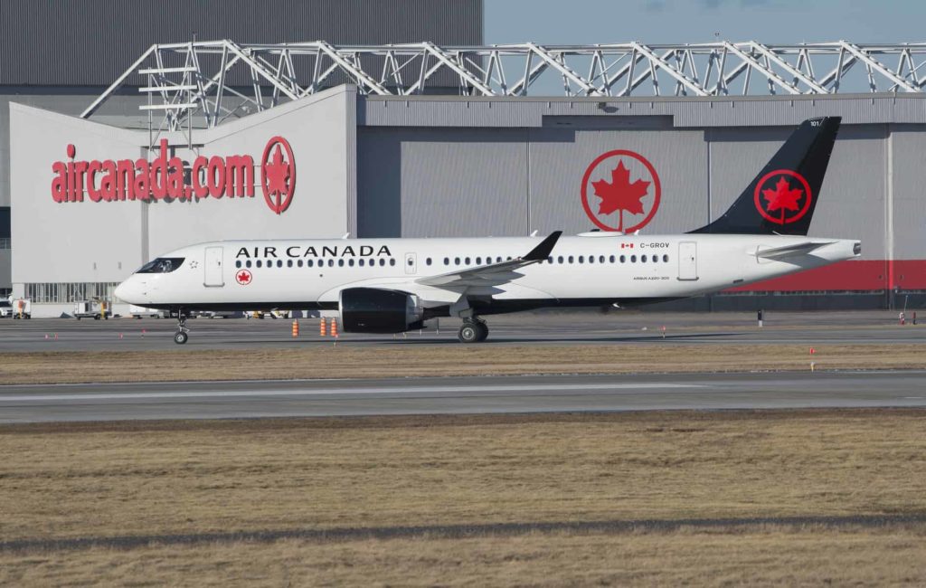 Air Canada A220 300 Montreal Siege