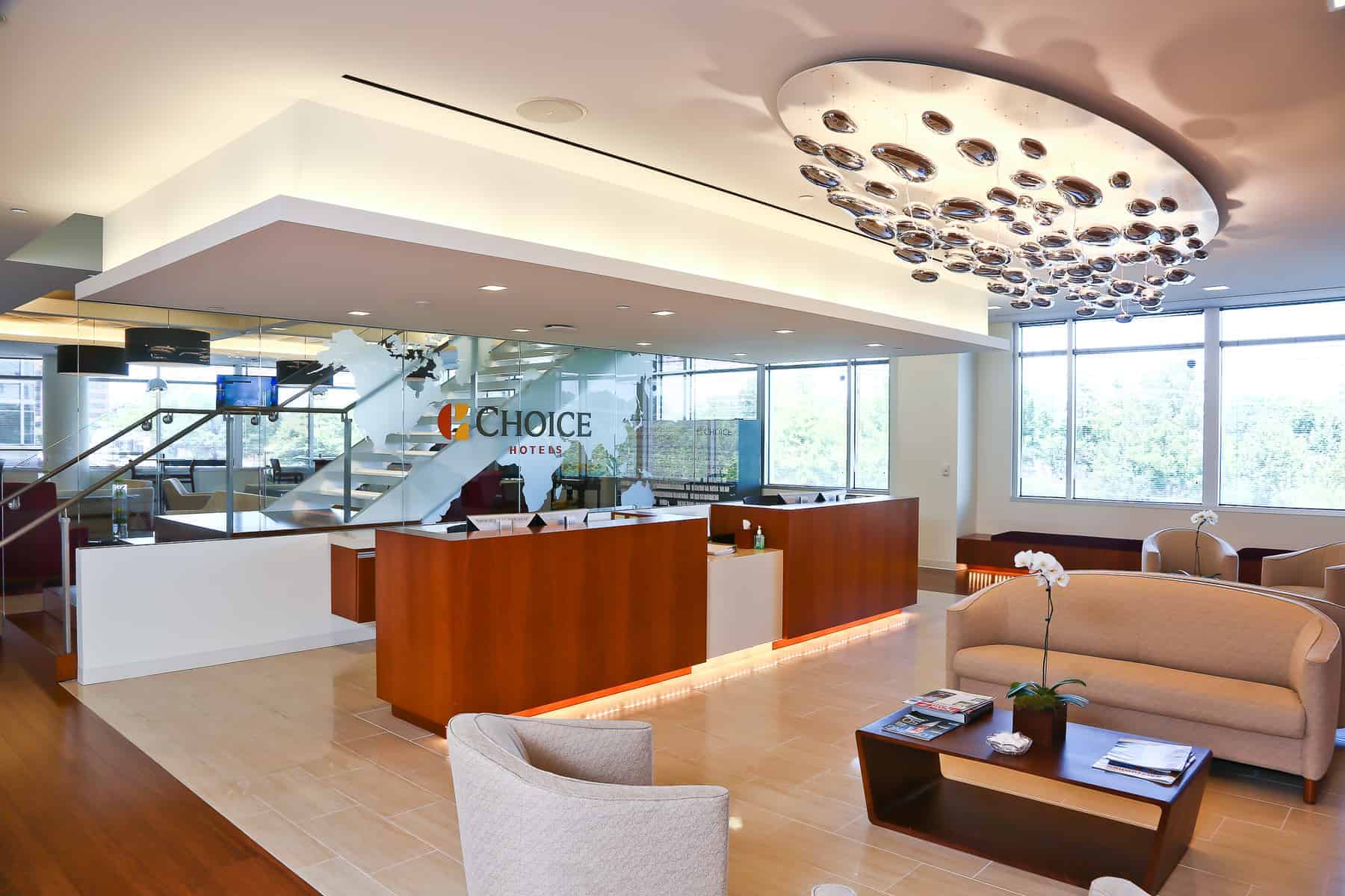 Hotel Chains and their Loyalty Programs&nbsp;: The Ultimate Guide - Landingpagebanner Choice Hotels International Reception Area