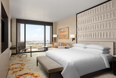 Deluxe King Bed Room Sheraton Manila Credit Marriott Hotel