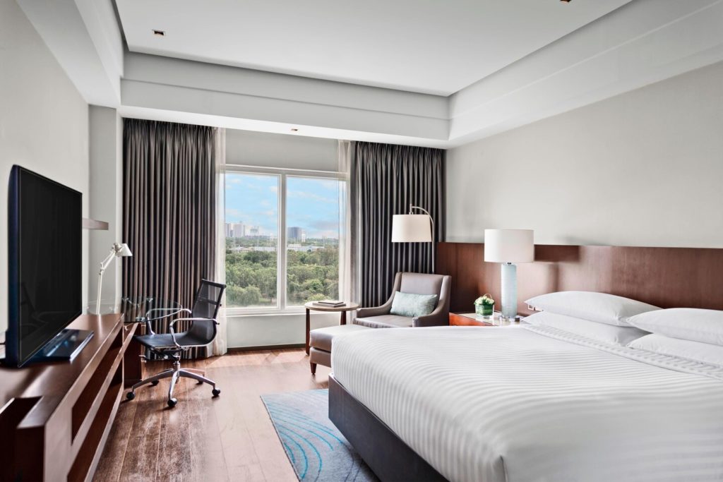 Deluxe King Bed Manila Marriott Hotel Credit