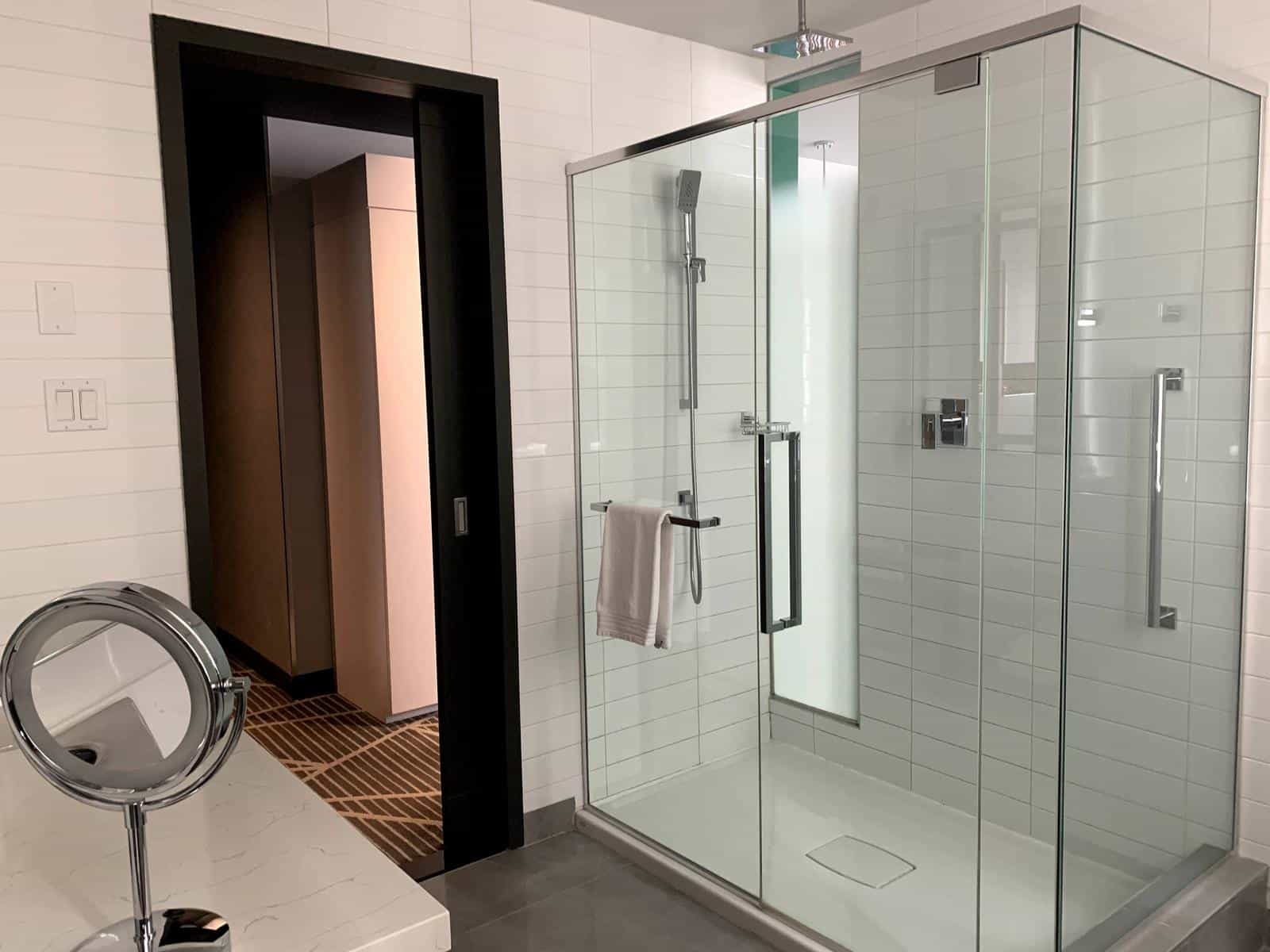 Avis&nbsp;: Renaissance Centre-ville Montréal | Marriott Bonvoy - Douche Salle De Bain