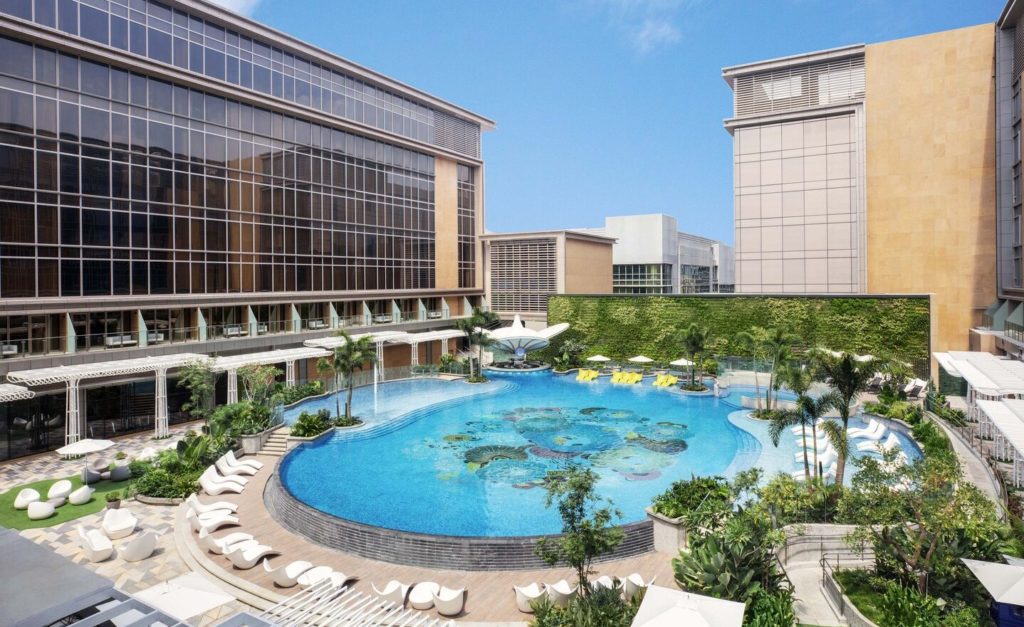 Swimming Pool Hotel Sheraton Manila Credit Marriott