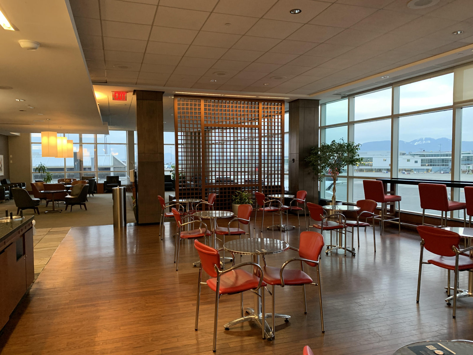 Review: Air Canada Maple Leaf Lounge Vancouver (YVR) - Maple Leaf Living Room Yvr Chairs