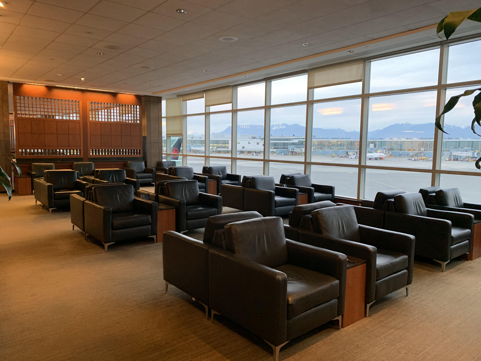 Review: Air Canada Maple Leaf Lounge Vancouver (YVR) - Yvr Domestique Lounge