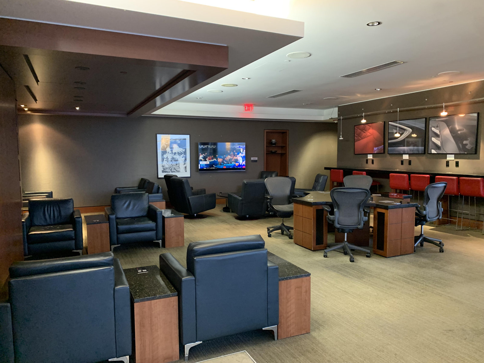 Review: Air Canada Maple Leaf Lounge Vancouver (YVR) - Maple Leaf Living Room Yvr Domestic Tv