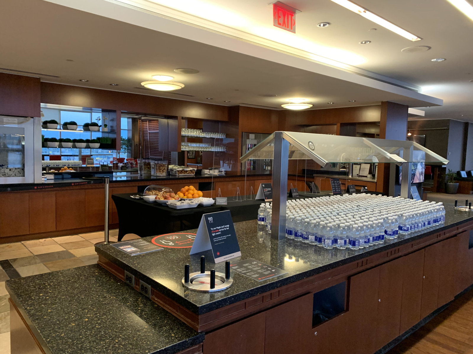 Avis: Salon Air Canada Feuille d’Érable de Vancouver (YVR) - Salon Feuille Érable Yvr Buffet Domestique