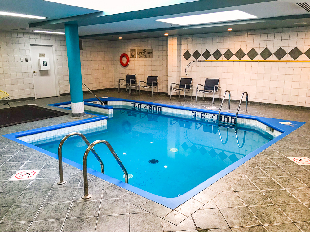 springhill-suites-vieux-montreal-piscine-1