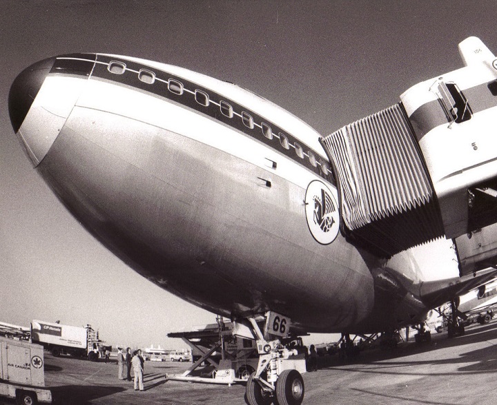 1976.05.20 – yyz b 747 gate