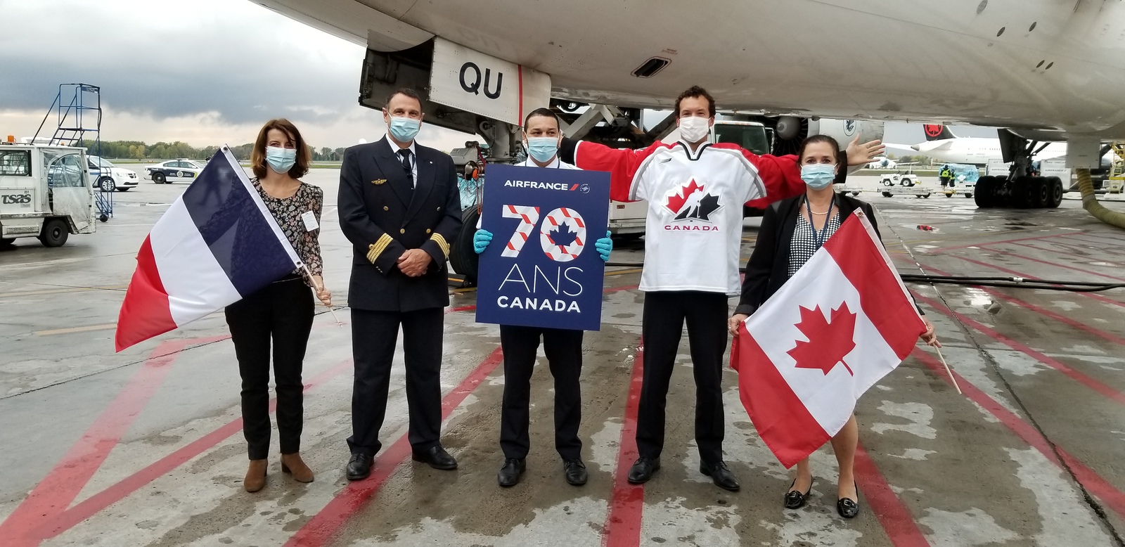 Air France fête ses 70 ans au Canada! - 2020.10.02 Yul Gm Canada. Af Captain. Agent Yul. Co Pi Avec Gilet Canada. Chef D Escale Yul